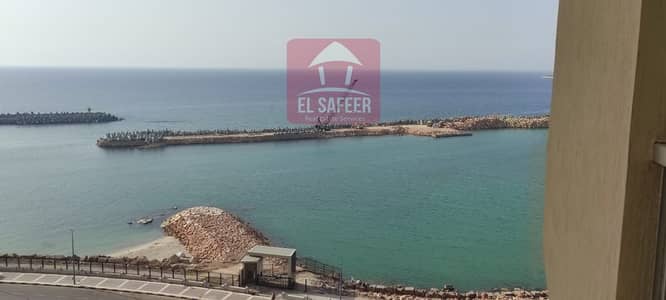 شقه مفروشه للايجار السنوي ب السرايا بحر مباشر