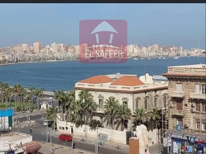 مقر اداري للايجار بالفرش والتكييفات ب محطه الرمل خطوات من البحر