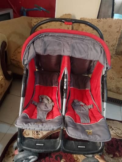 عربه أطفال توأم