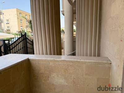 للإيجار بالتكييفات والمطبخ بفيلات الياسمين شقة 200م دور أرضي سوبر لوكس