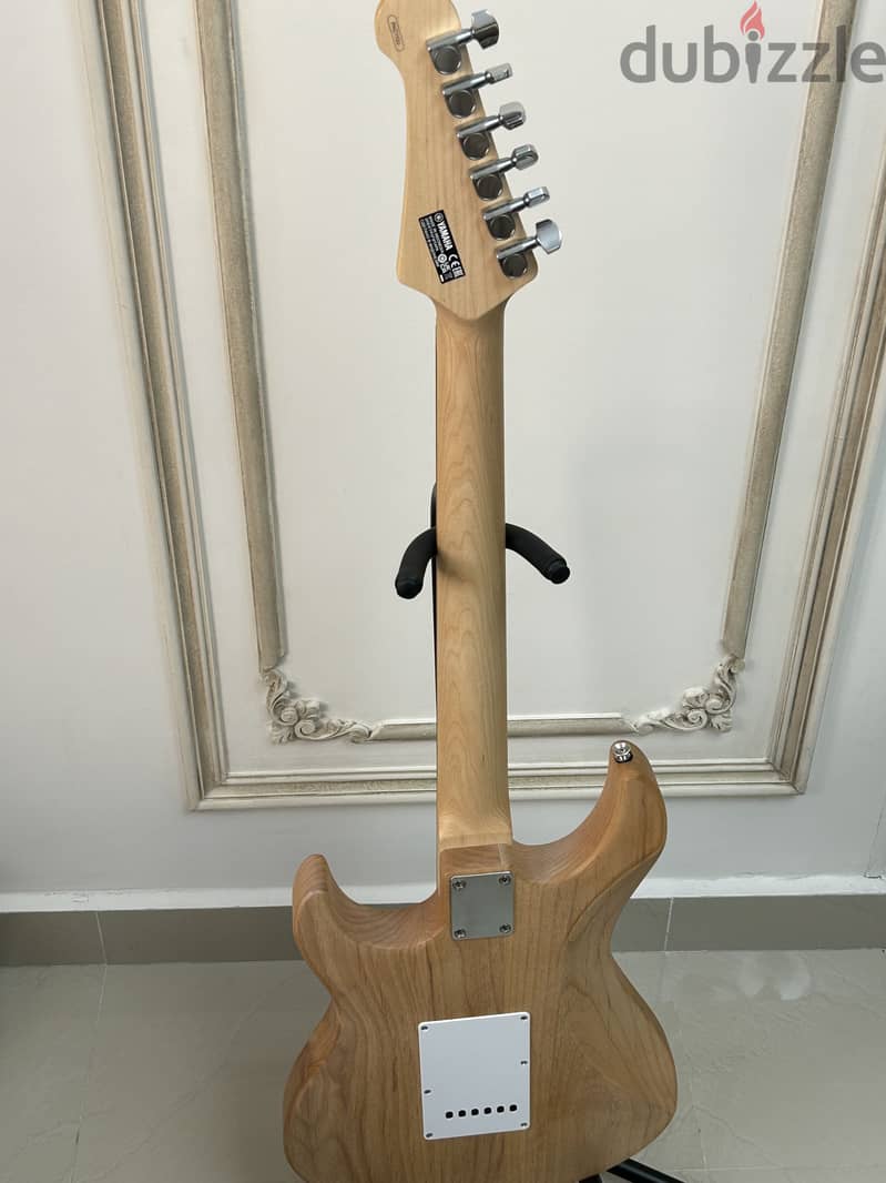 Yamaha pacifica 112j electric guitar 3