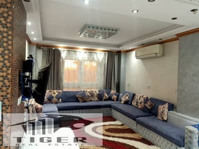 مدينتي 96م بحديقه تشطيب خاص موقع مميز امام الخدمات