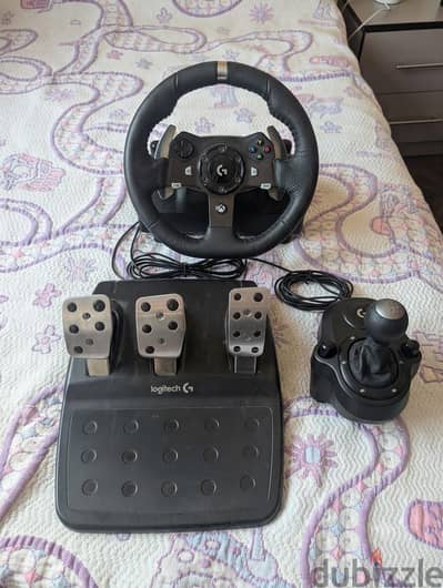 Logitech G920 + Shifter. Xbox/PC version.