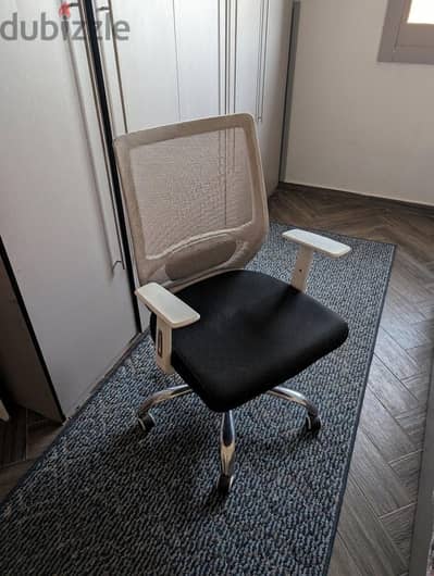 Ergonomic, medical chair. مكتب طبي مريح