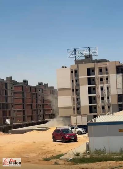 Resale apartment 156 m in 6 October, Compound Ever, right next to Mall of Arabia. Superlux finishing 2 rooms 3 bathrooms floor 2 front view on the swimming pool and rear view, and play areas.