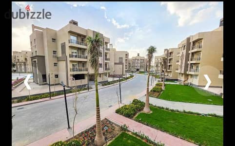 شقه للبيع بكومباوند فلورز بارك عند الجامعه الامريكيه 215متر