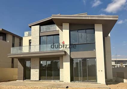 إستلام فورى فيلا مودرن بفيو لاند سكيب فى ذا إستيتس بجانب بيفرلى هيلز ومطار سفينكس The Estates