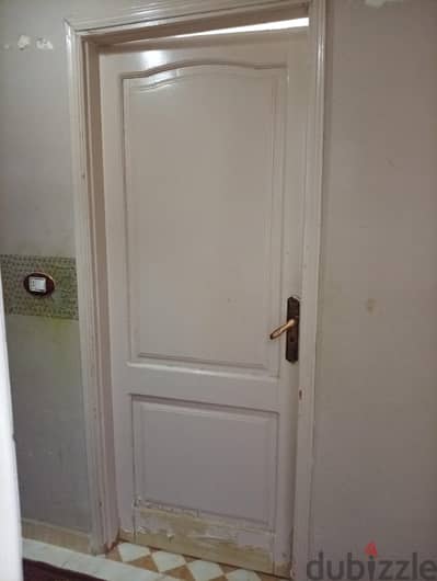 باب  خشب لقطه ينع حمام أو غرفه  ٢١٥x80مبلغ ٨٠٠فقط