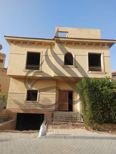 فيلا للبيع في ريحانة التجمع الخامس استلام فوري موقع مميز اقل من سعر السوق Rayhana