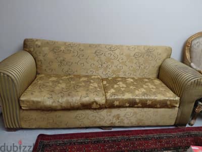 كنبة بحالة ممتازة