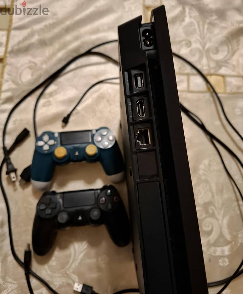 PS4 slim 1TB USA edition 3