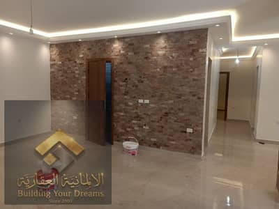 بيزمنت في عائلى زيزينيا قريب الجامعه الامريكيه وعلى محور جمال عبد الناصر مباشر و دقائق للتسعين الجنوبي امام البوابه الرئيسيه لكمبوند الصفوه وبجوار كمبون زيزينيا