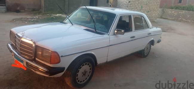 مرسيدس بنز 200 1977