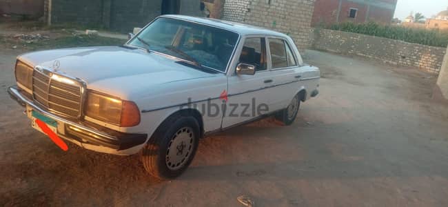 مرسيدس بنز 200 1977