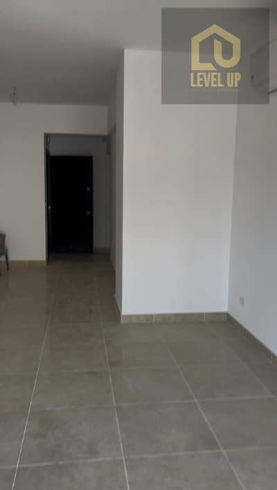 فرصة مميزة للإيجار داخل كمبوند فيفث سكوير، أحد أرقى الكمبوندات في قلب التجمع الخامس.