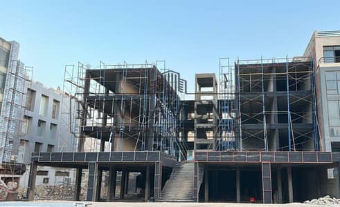 محل مباشر شارع السبعين مجمع البنوك والكافيهات direct on 70 street New Cairo
