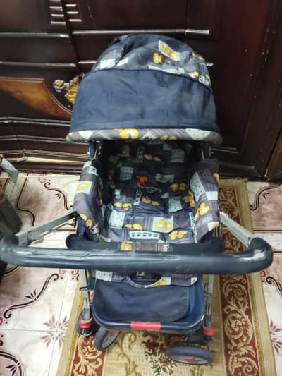 عربيه بيبي استعمال بسيط جدا زراع قلاب و بتتفتح سرير