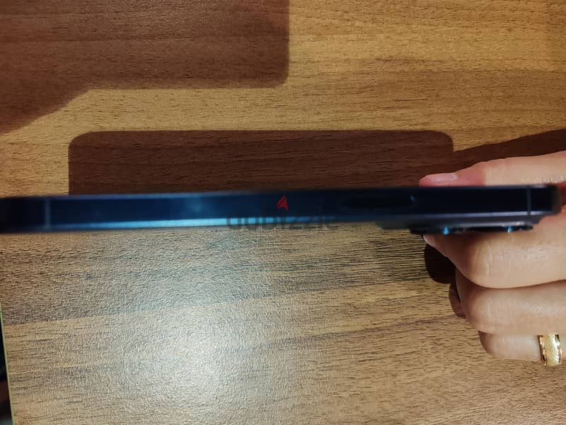 Apple - iPhone 15 Pro قابل للتفاوض 3
