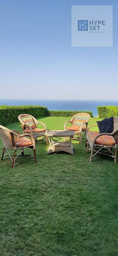 شاليه فاخر للبيع في قلب البحر كل الغرف sea view + جاردن متشطب علي المفتاح في تلال السخنة - telala el sokhna طريق الزعفرانة بجانب اميز الاماكن والخدمات