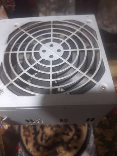 باور سبلاي 400w من fsp استعمال خفيف ومعاه كابل 6pin