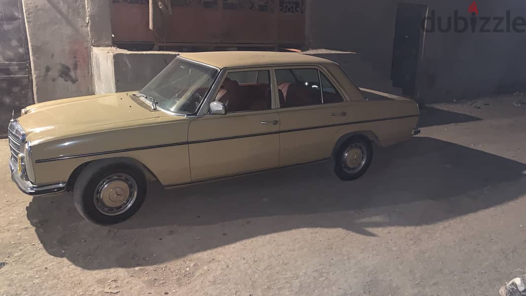 مرسيدس بنز 200 1974