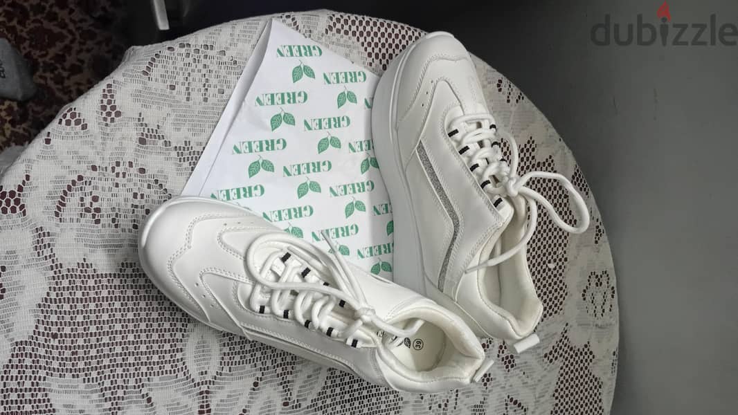 Green sneaker size :39 4