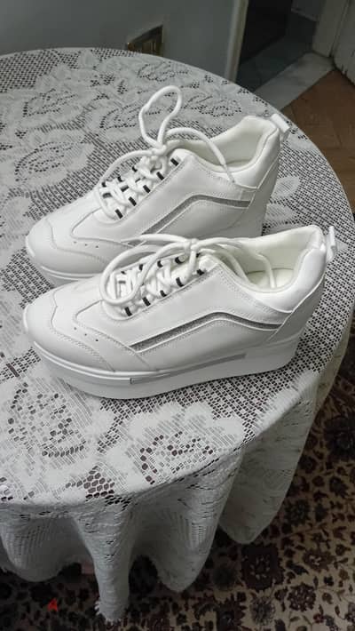 Green sneaker size :39