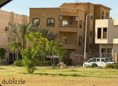 فيلا للبيع متشطبه في جنوب الاكاديميه 644 متر علي حديقه فيلا للبيع متشطبه في جنوب الاكاديميه 644 متر علي حديقه