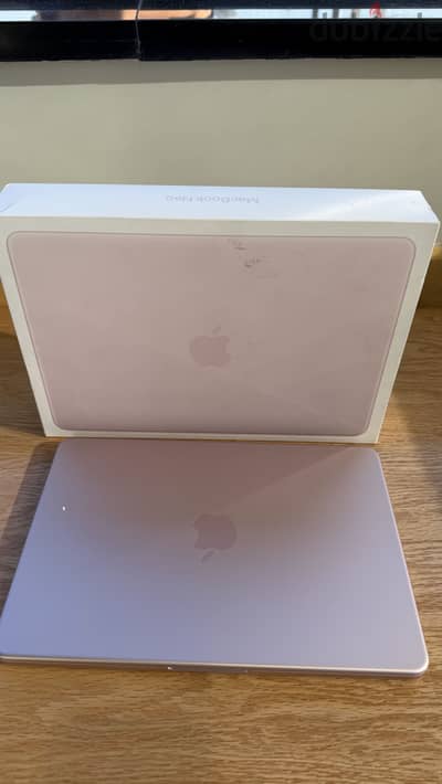 ‏MacBook neo
