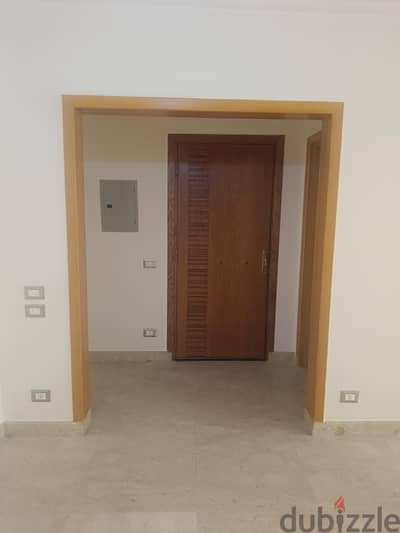 Ground 3 bedrooms apartment for rent