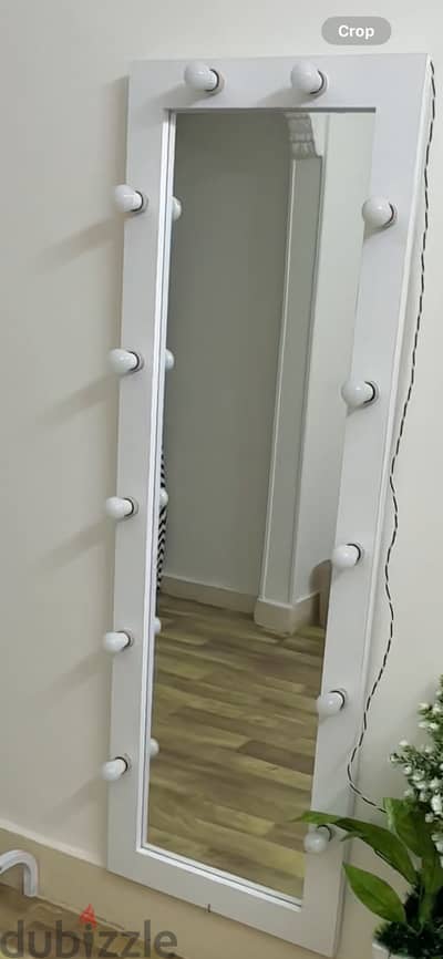 مرايه وتسريحه
