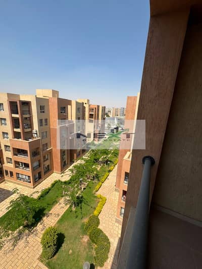 Opportunity to rent in the most prestigious and distinguished phase of Madinaty, Qanun, in B8. Area: 200 sq m. Layout: 4 bedrooms + 3 bathrooms. Excel