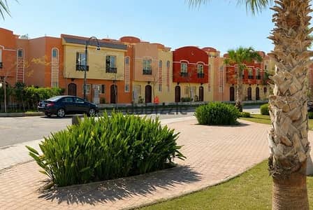 Townhouse Ultra Super Lux 80m and Garden 40m for sale for 2.95 million cash in Al-Montazah Compound in October Gardens directly on the main road, immediate delivery with meters.