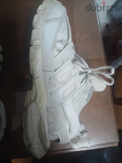 white blanciaga 42