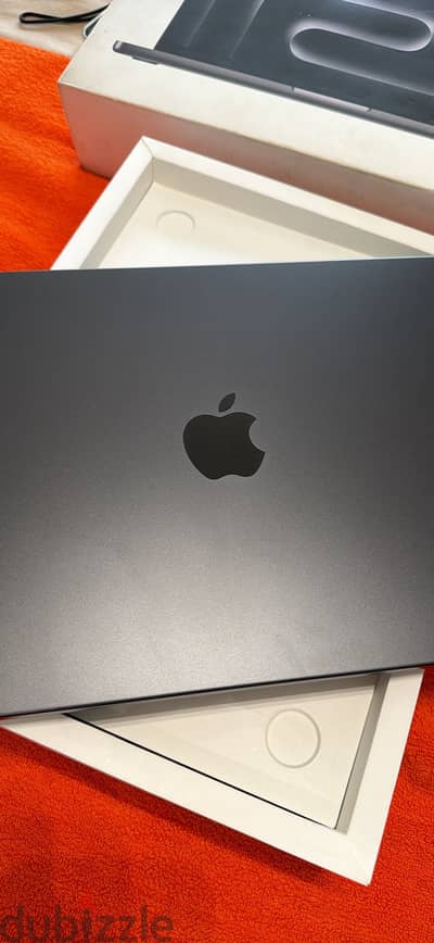 Apple MacBook Pro , M3 pro , 18 ram , 512 ssd , battery 100% , fullbox
