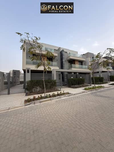 Pay 3 million + 10-year installments and move in now!! Turnkey townhouse, VIP, open to the park, minutes from 90th Street, LaVista City, New Administr