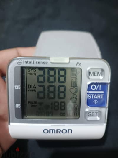 جهاز قیاس ضغط الدم Omron R6  جهاز قياس نسبة السكر ف الدم