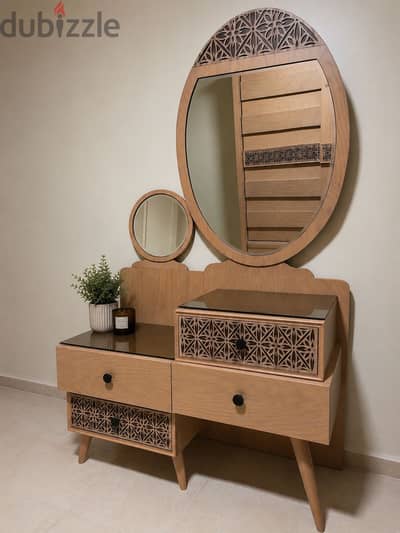 Modern Wooden Vanity/تسريحة خشب مودرن بالمراية