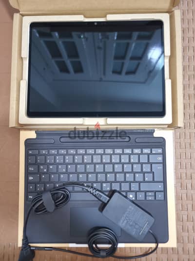 Microsoft Surface Pro 11 | Intel Core Ultra 5 | 16GB RAM / 256GB SSD