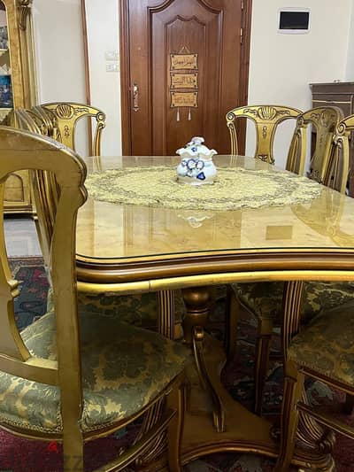 سفرة ٨ كراسي بالنيش و البار