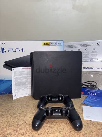 PlayStation 4 slim 1tb بدراعين اصليين