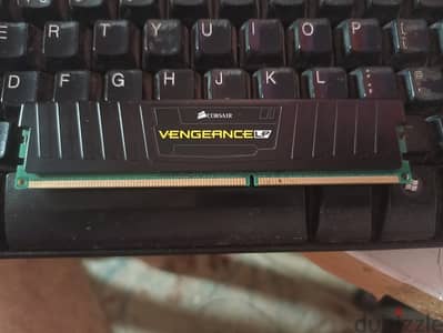 رامات Corsair 4 جيجا PC بحالة ممتازة