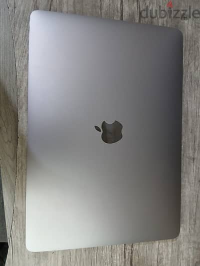 Macbook air m1 به أثر صدمة في الشاسيه و الشاشة غير مؤثر على الاستخدام
