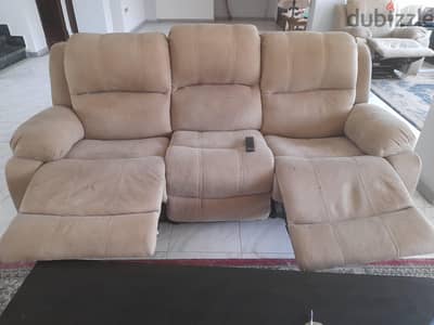 عفش للبيع اوضه نوم و مكتب و سجاد و طرابيزه مدوره و طقم ركيلانير