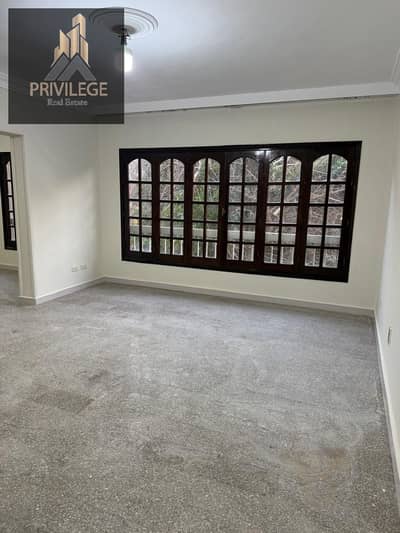 Apartment for rent, either administrative or residential, in a prime location in Maadi, Nile. . A vibrant location characterized by privacy, tranquility, and safety.
