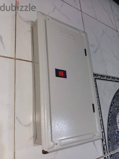 علبة توزيع مفاتيح كهرباء 18 خط + عمومي