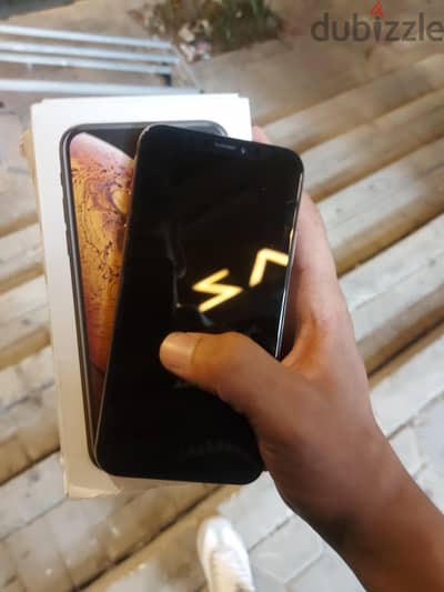 ايفون xs  مساحة 256 معاه البوكس بتاعه