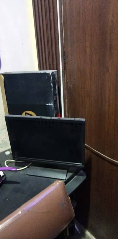 شاشة كمبيوتر ماركة benQ