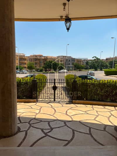 Villa for sale in Al-Yasmeen, 8 steps from Petro Sport, 250 m area, second floor, corner villa on two streets with an open view of a large garden, the best location and the best internal division