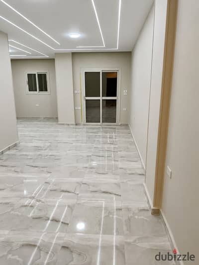 For sale in area 8, fully finished apartment, elevator working next to Helsinki and gate 2, Madinaty, and the Suez Road in the best neighborhoods of Al-Shorouk.
